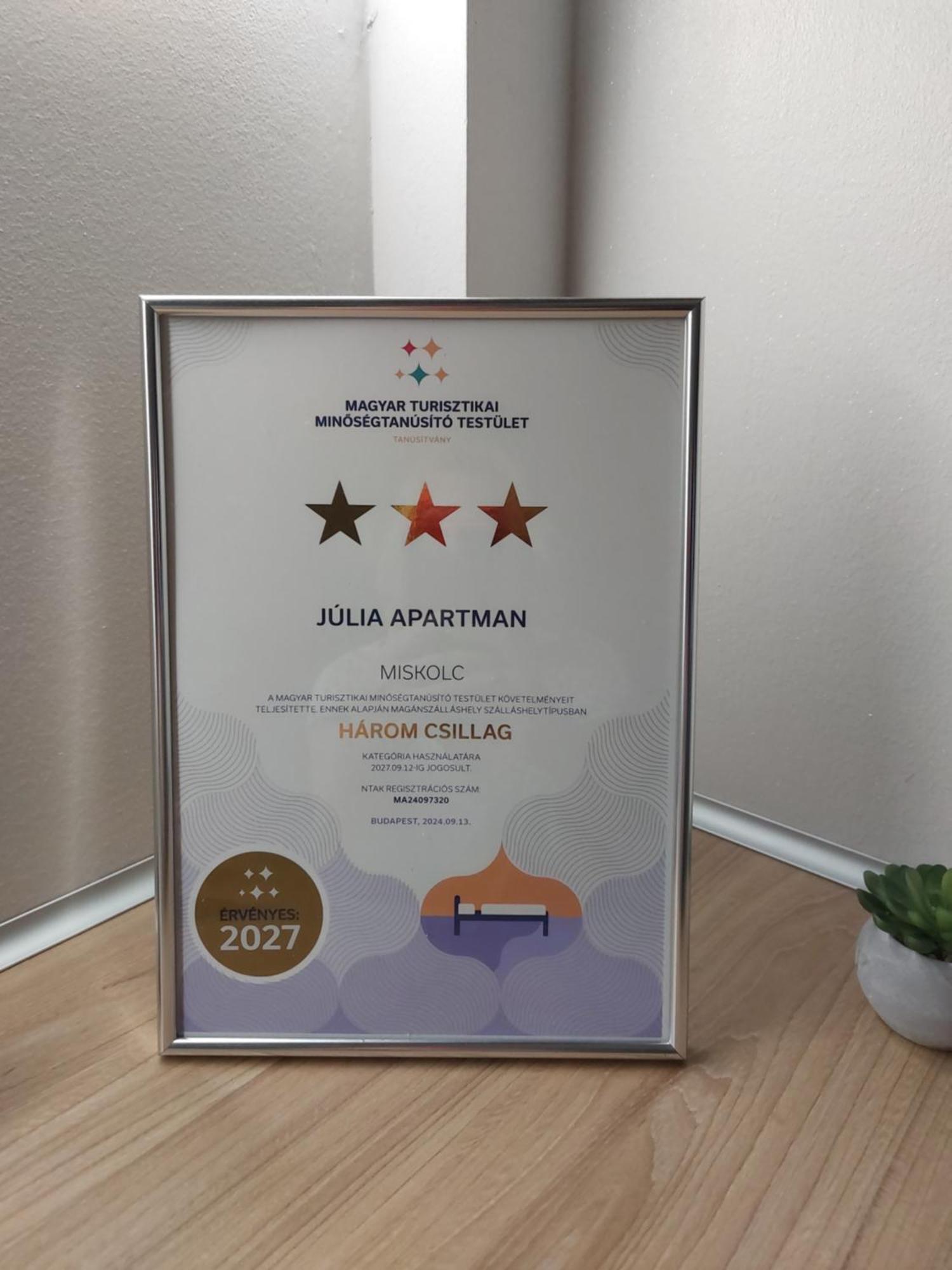 Julia Apartman Miskolc Exterior foto