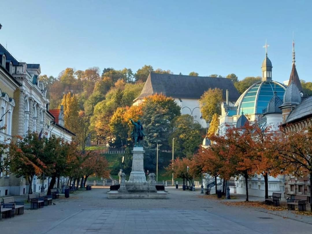 Julia Apartman Miskolc Exterior foto
